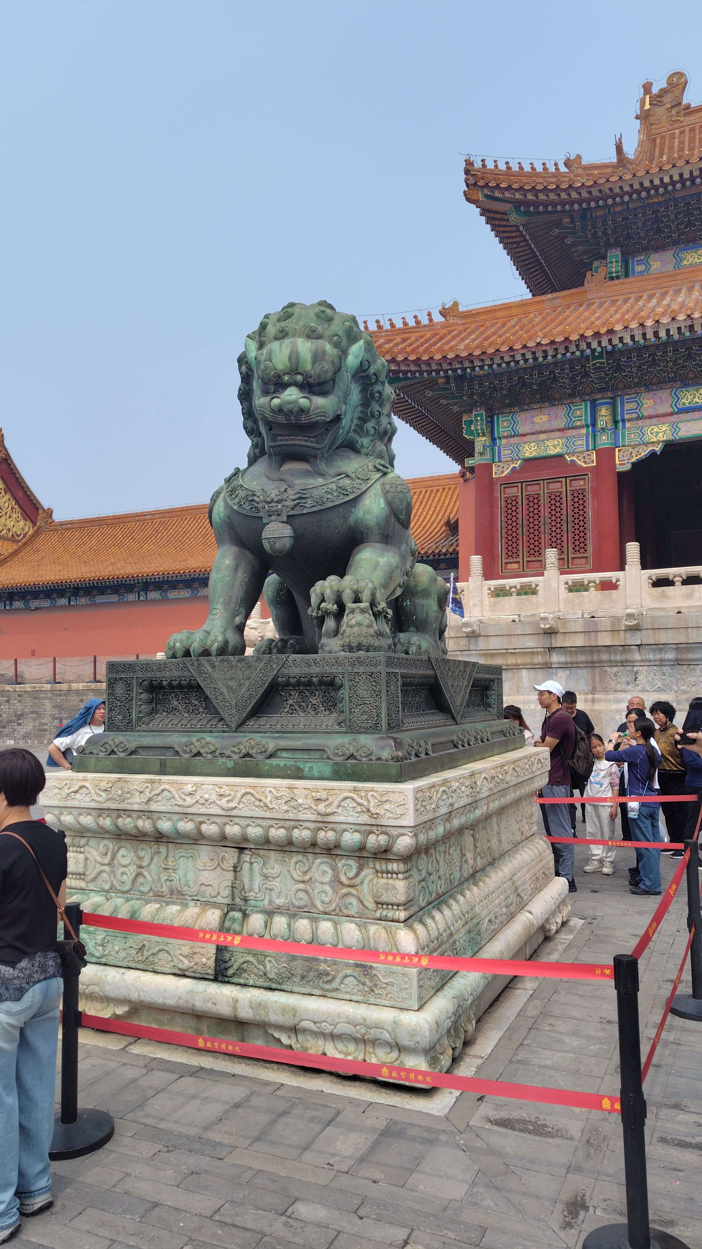 雌獅子像